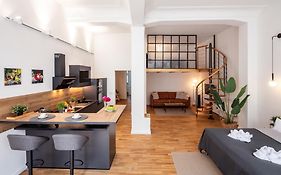 NEU! City-Loft-Apartment im Goethe Palais I 5P I Lift I Parkplatz I Zentrum I Helios